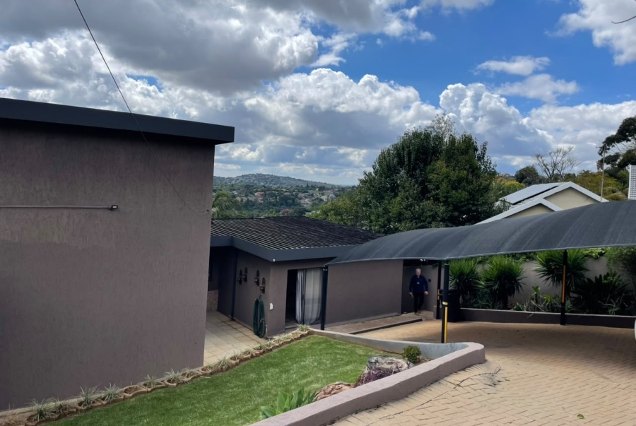 4 Bedroom Property for Sale in Roodekrans Gauteng
