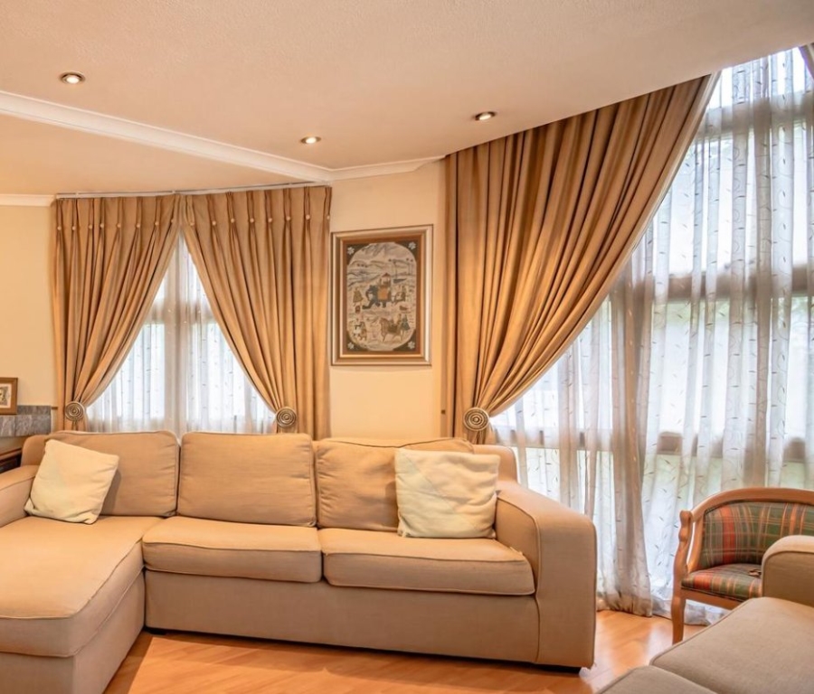 5 Bedroom Property for Sale in Kyalami Estates Gauteng