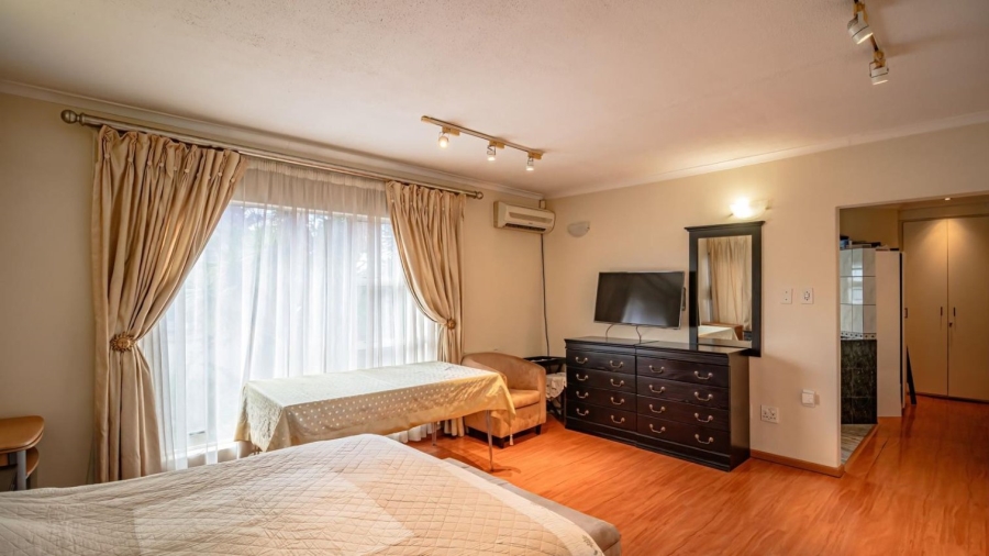 5 Bedroom Property for Sale in Kyalami Estates Gauteng