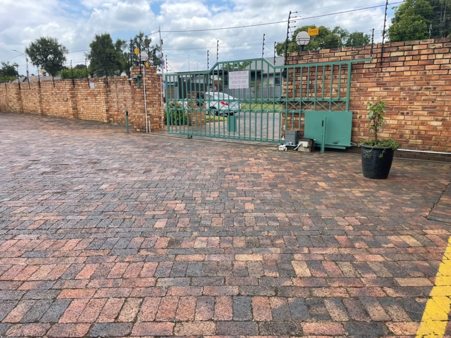 1 Bedroom Property for Sale in Ontdekkerspark Gauteng