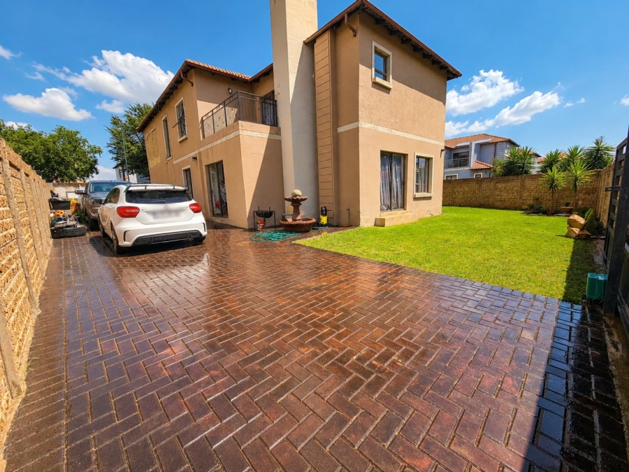 5 Bedroom Property for Sale in Parkrand Gauteng