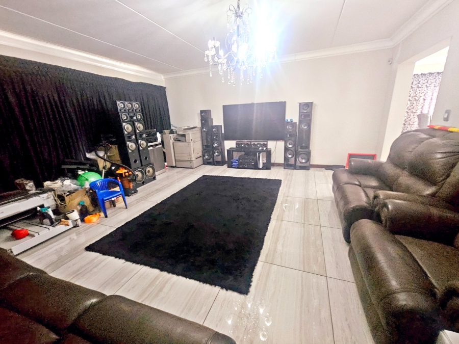 5 Bedroom Property for Sale in Parkrand Gauteng