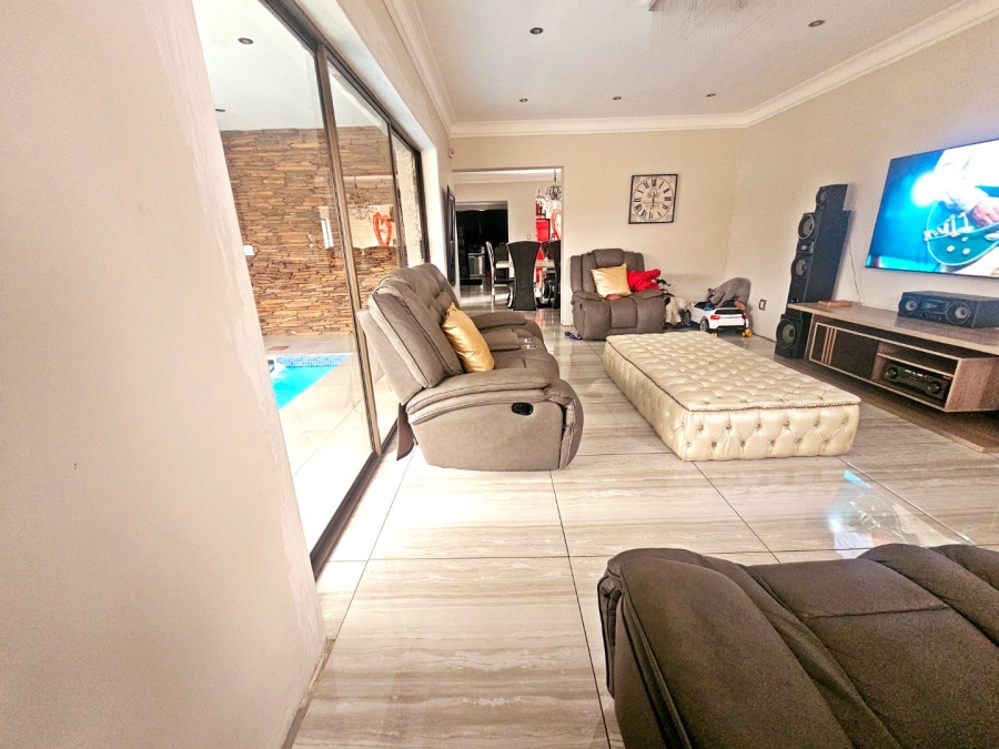5 Bedroom Property for Sale in Parkrand Gauteng