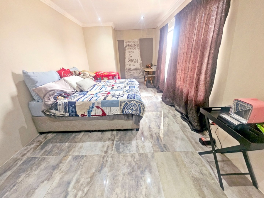 5 Bedroom Property for Sale in Parkrand Gauteng