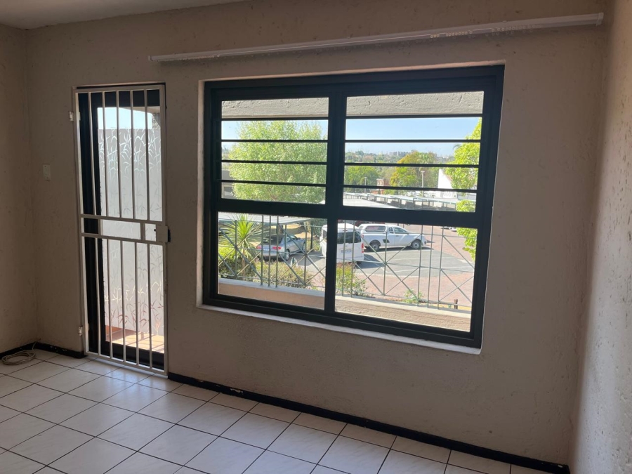 To Let 2 Bedroom Property for Rent in Marais Steyn Park Gauteng