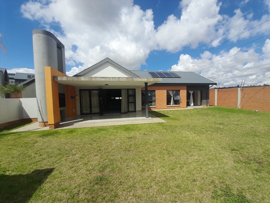 4 Bedroom Property for Sale in Rooihuiskraal North Gauteng