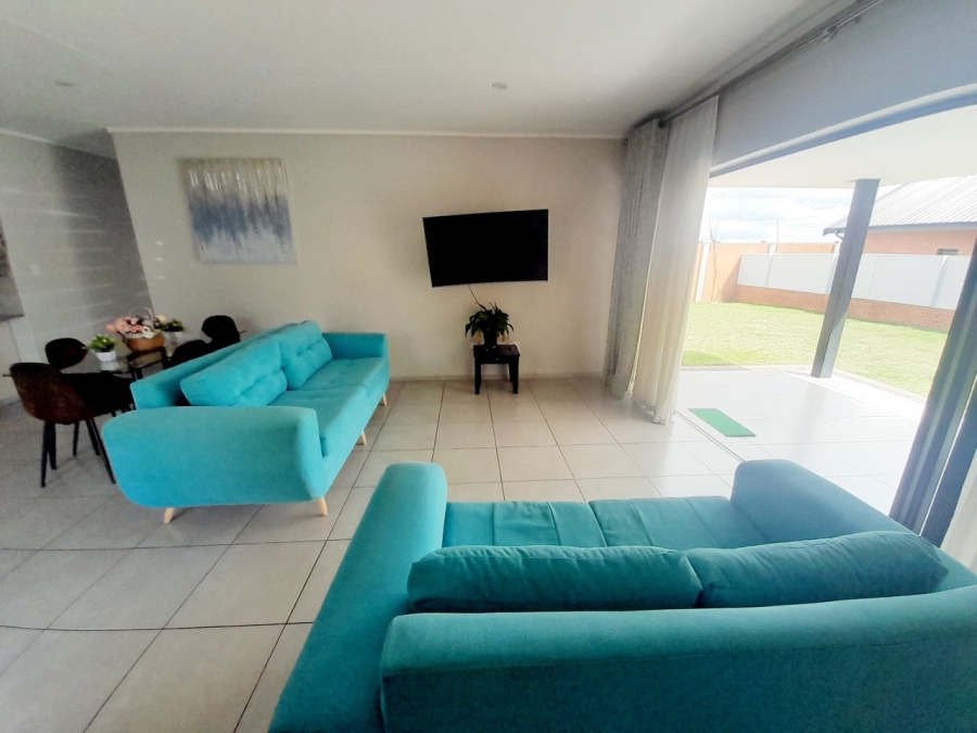 4 Bedroom Property for Sale in Rooihuiskraal North Gauteng
