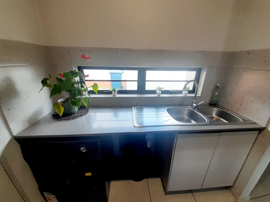 4 Bedroom Property for Sale in Rooihuiskraal North Gauteng