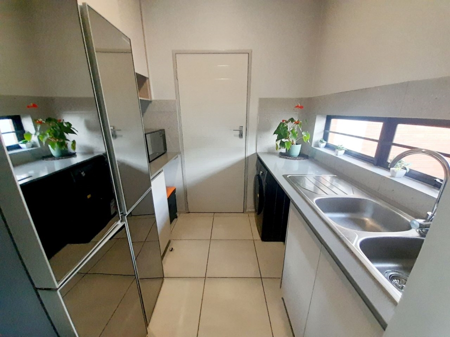 4 Bedroom Property for Sale in Rooihuiskraal North Gauteng