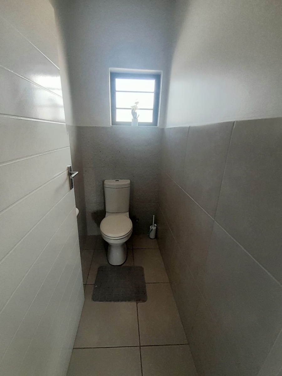 4 Bedroom Property for Sale in Rooihuiskraal North Gauteng