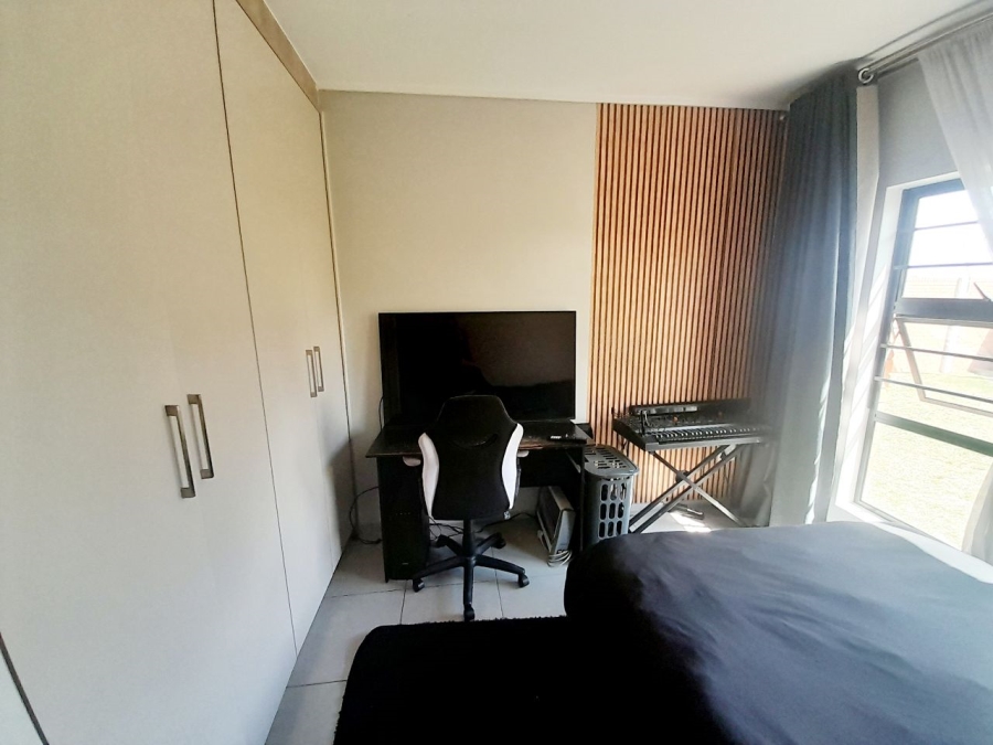 4 Bedroom Property for Sale in Rooihuiskraal North Gauteng
