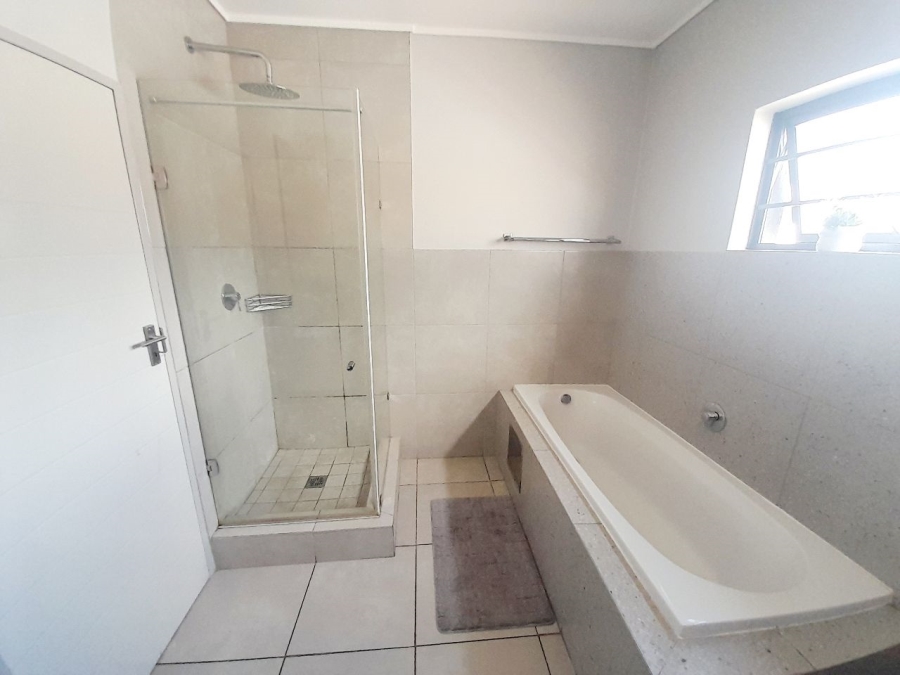 4 Bedroom Property for Sale in Rooihuiskraal North Gauteng