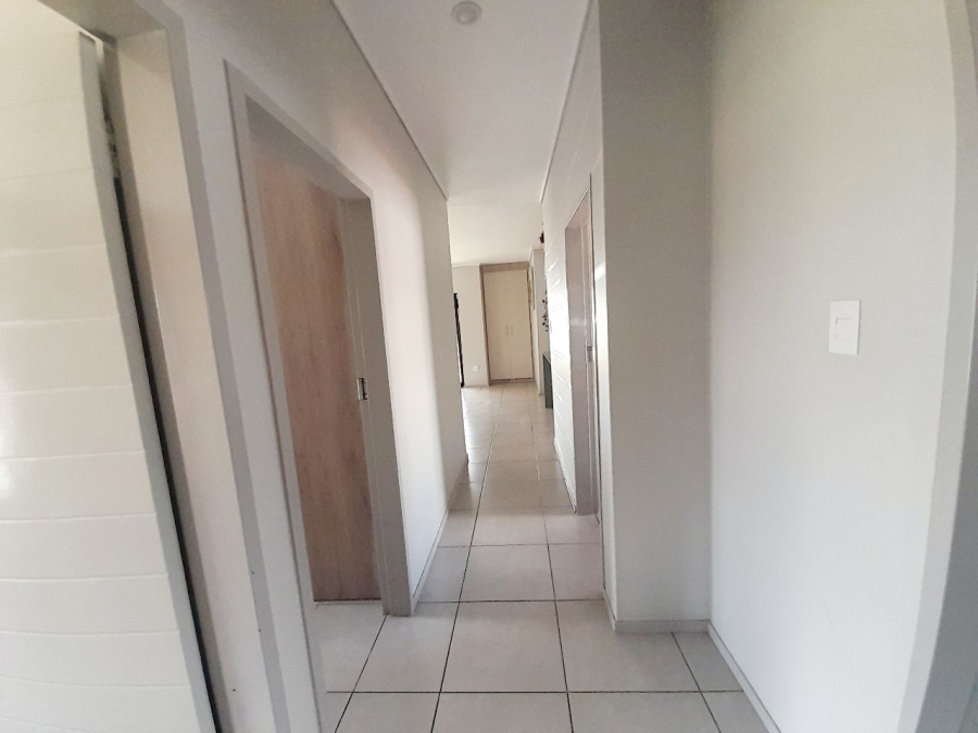 4 Bedroom Property for Sale in Rooihuiskraal North Gauteng