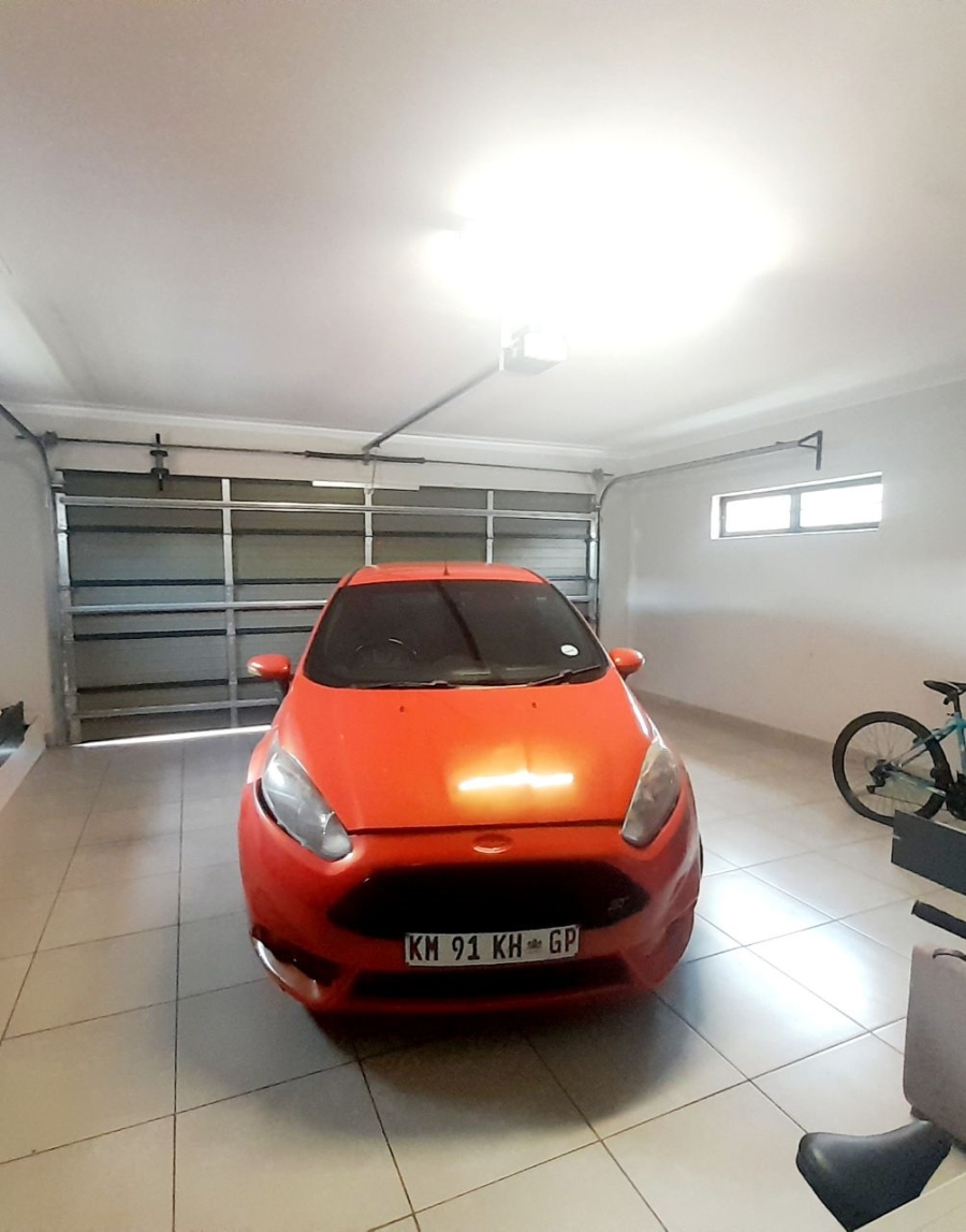 4 Bedroom Property for Sale in Rooihuiskraal North Gauteng