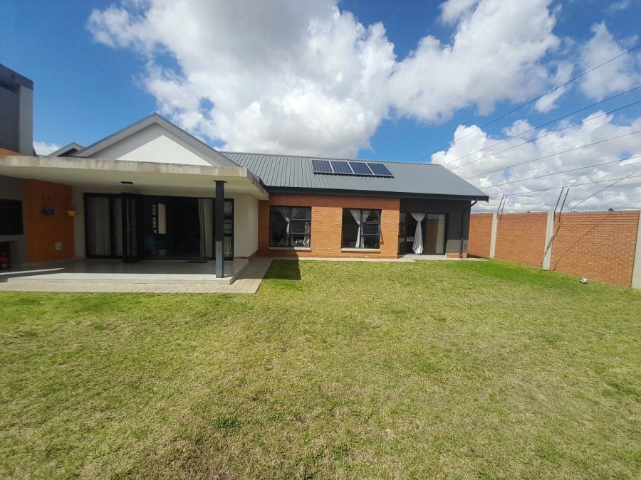 4 Bedroom Property for Sale in Rooihuiskraal North Gauteng