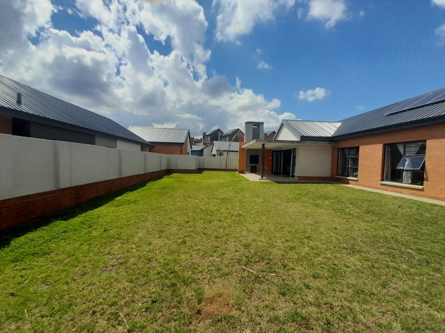 4 Bedroom Property for Sale in Rooihuiskraal North Gauteng