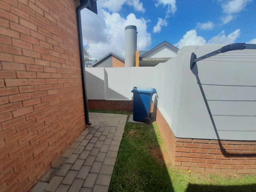 4 Bedroom Property for Sale in Rooihuiskraal North Gauteng