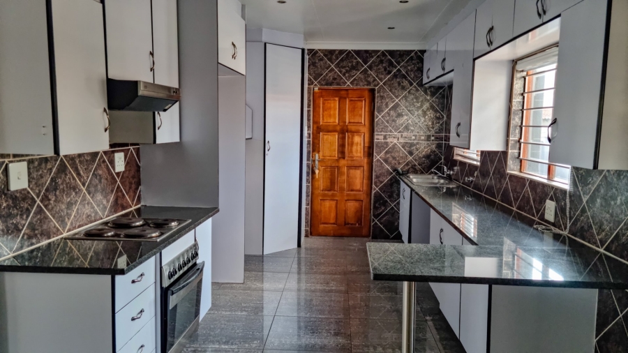 3 Bedroom Property for Sale in Sonneveld Gauteng