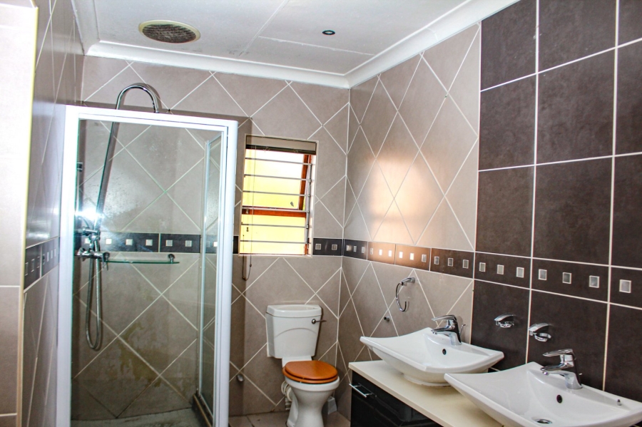 3 Bedroom Property for Sale in Sonneveld Gauteng