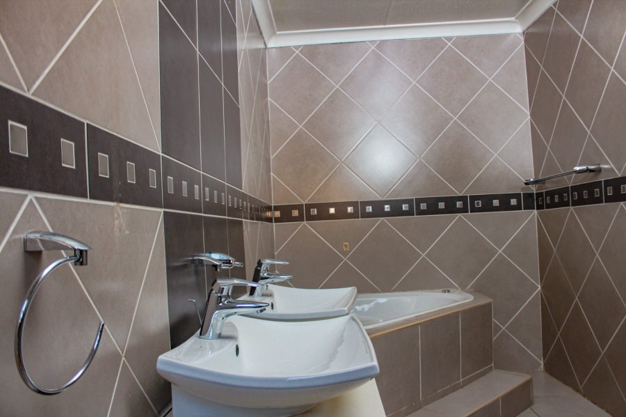 3 Bedroom Property for Sale in Sonneveld Gauteng