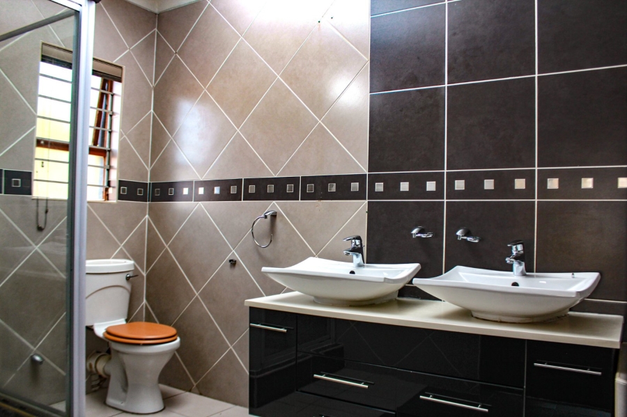3 Bedroom Property for Sale in Sonneveld Gauteng