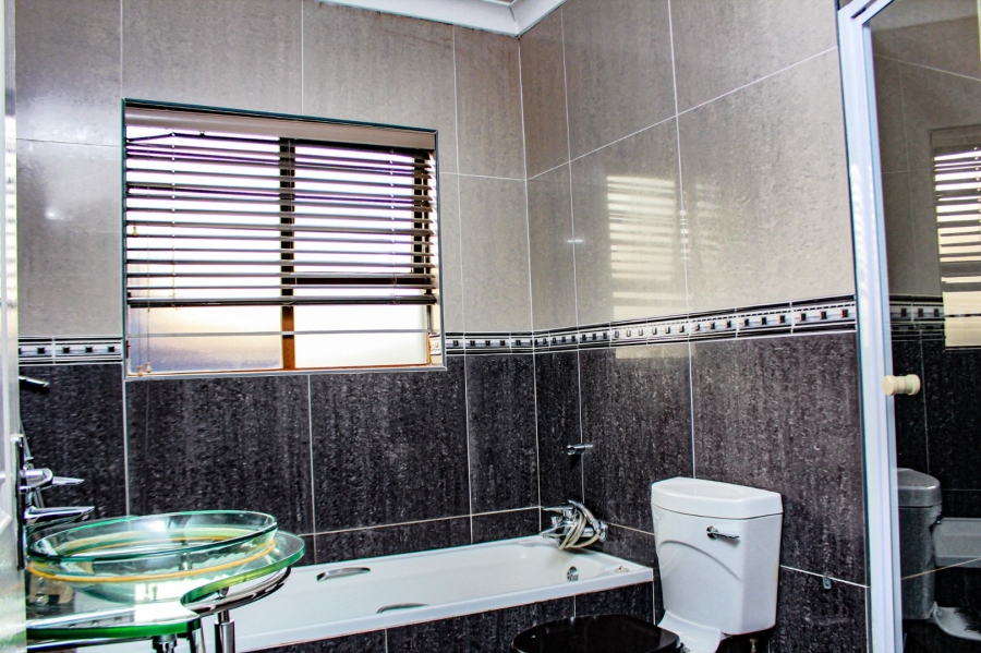 3 Bedroom Property for Sale in Sonneveld Gauteng