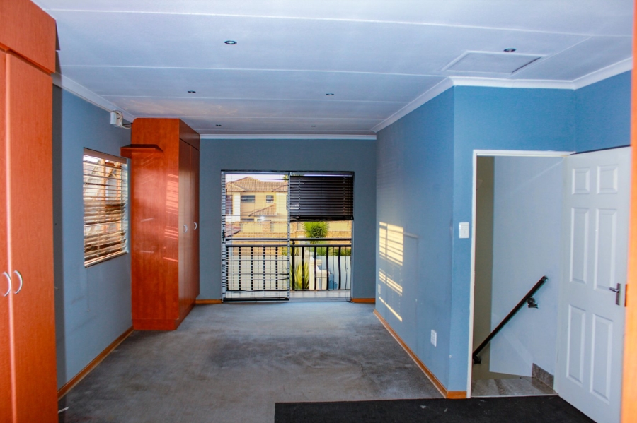 3 Bedroom Property for Sale in Sonneveld Gauteng