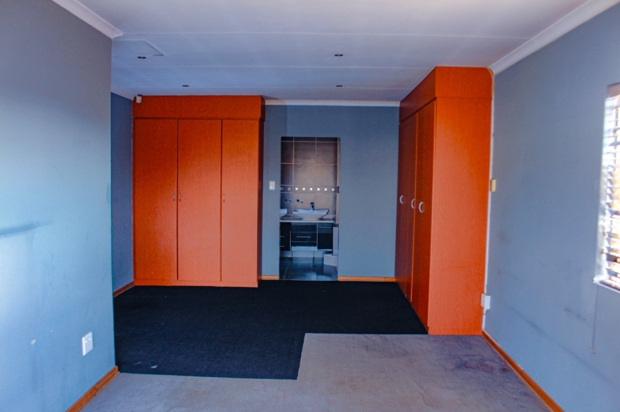 3 Bedroom Property for Sale in Sonneveld Gauteng