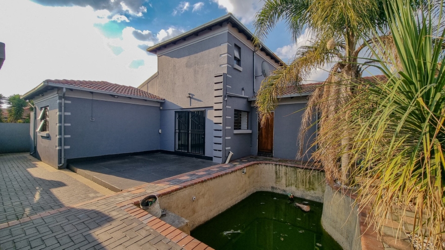 3 Bedroom Property for Sale in Sonneveld Gauteng