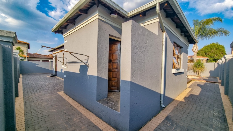 3 Bedroom Property for Sale in Sonneveld Gauteng