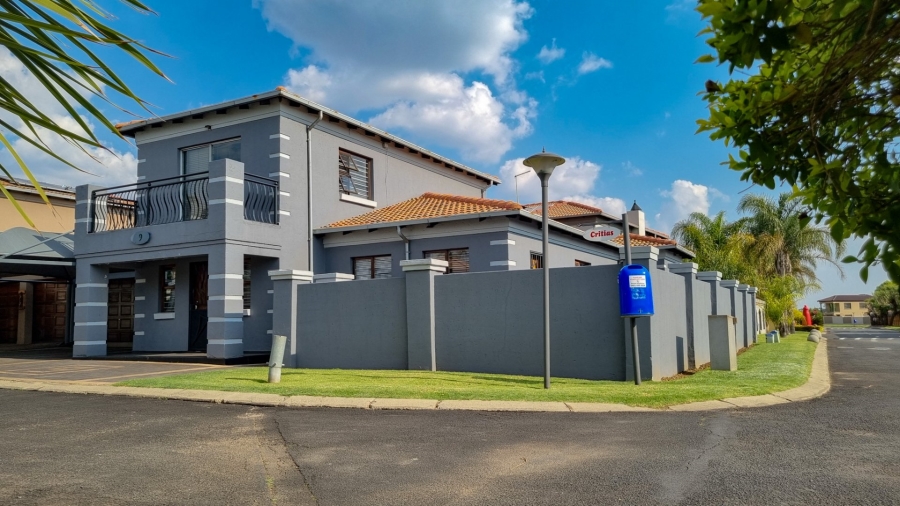 3 Bedroom Property for Sale in Sonneveld Gauteng