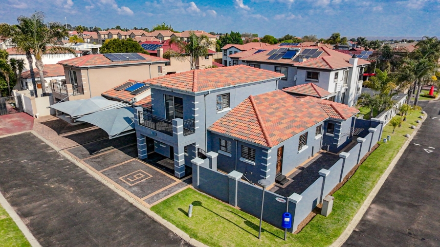 To Let 3 Bedroom Property for Rent in Sonneveld Gauteng