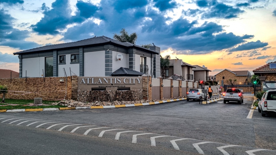 To Let 3 Bedroom Property for Rent in Sonneveld Gauteng