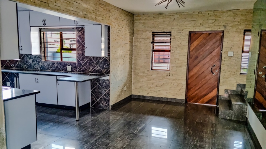 To Let 3 Bedroom Property for Rent in Sonneveld Gauteng