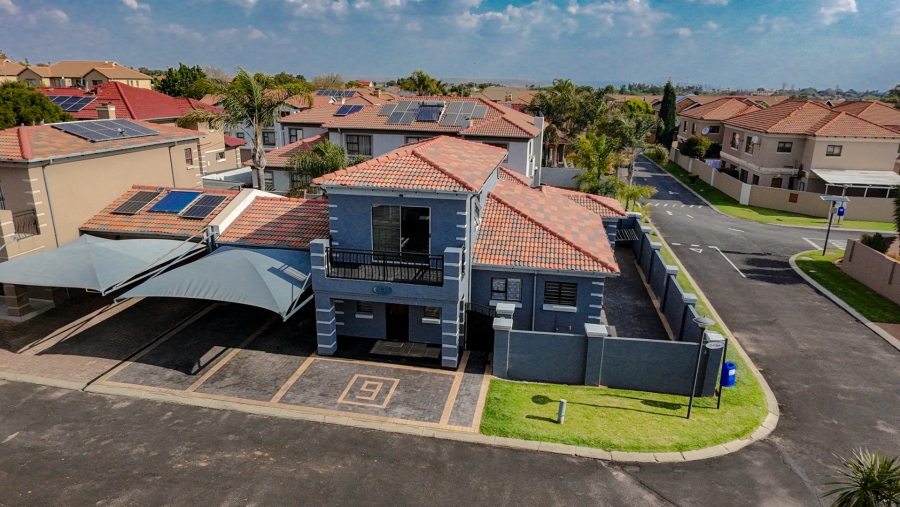 To Let 3 Bedroom Property for Rent in Sonneveld Gauteng
