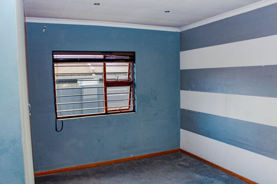 To Let 3 Bedroom Property for Rent in Sonneveld Gauteng