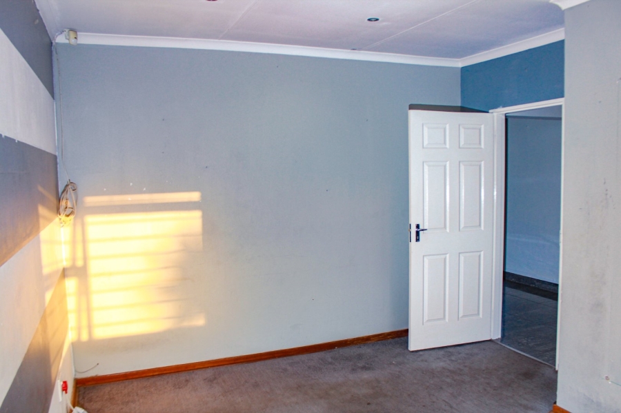 To Let 3 Bedroom Property for Rent in Sonneveld Gauteng
