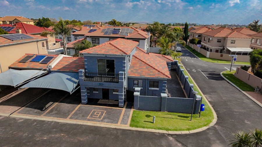To Let 3 Bedroom Property for Rent in Sonneveld Gauteng