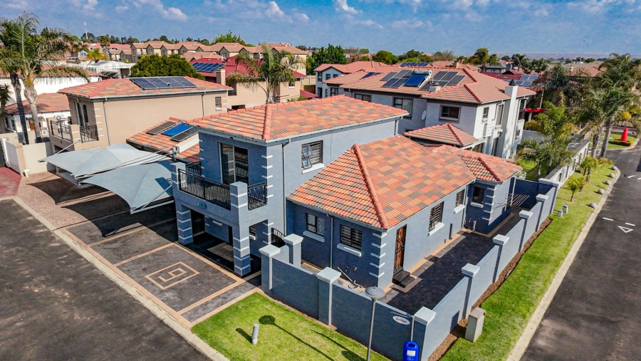 To Let 3 Bedroom Property for Rent in Sonneveld Gauteng