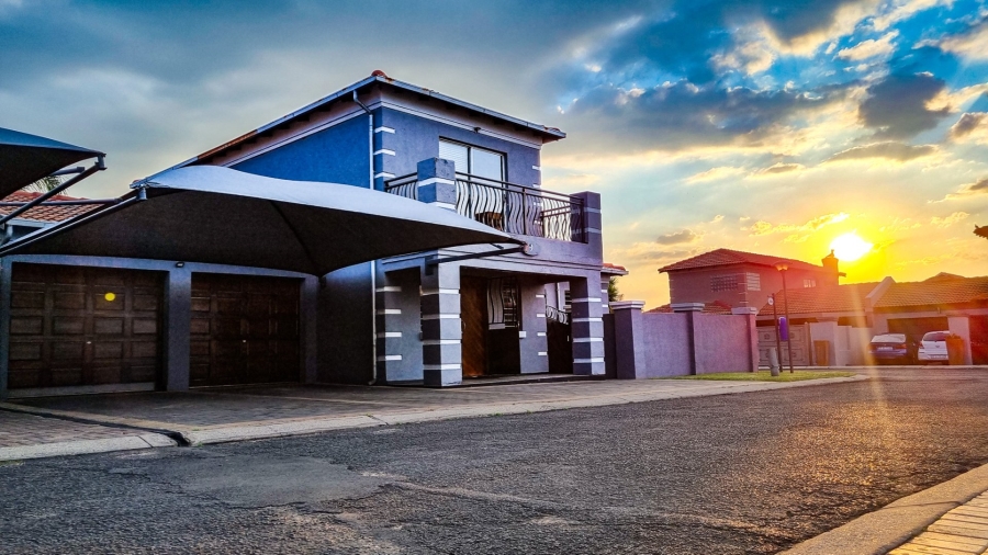To Let 3 Bedroom Property for Rent in Sonneveld Gauteng