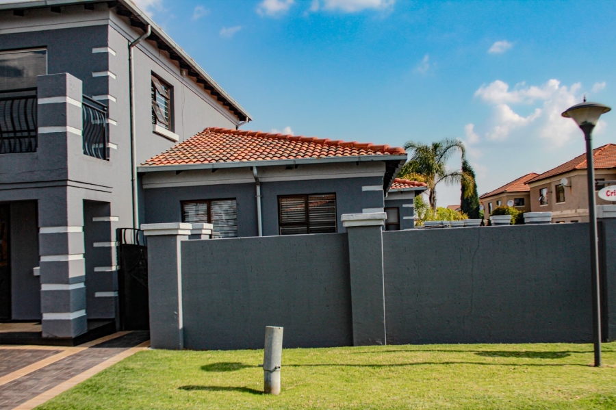 To Let 3 Bedroom Property for Rent in Sonneveld Gauteng