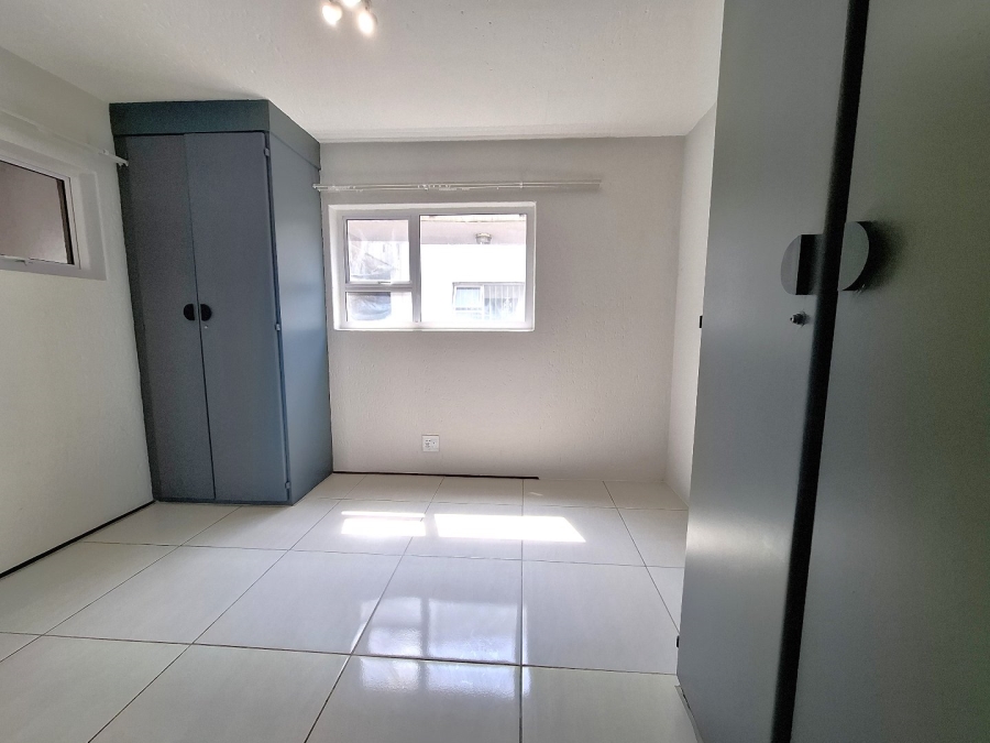 1 Bedroom Property for Sale in Sandown Gauteng