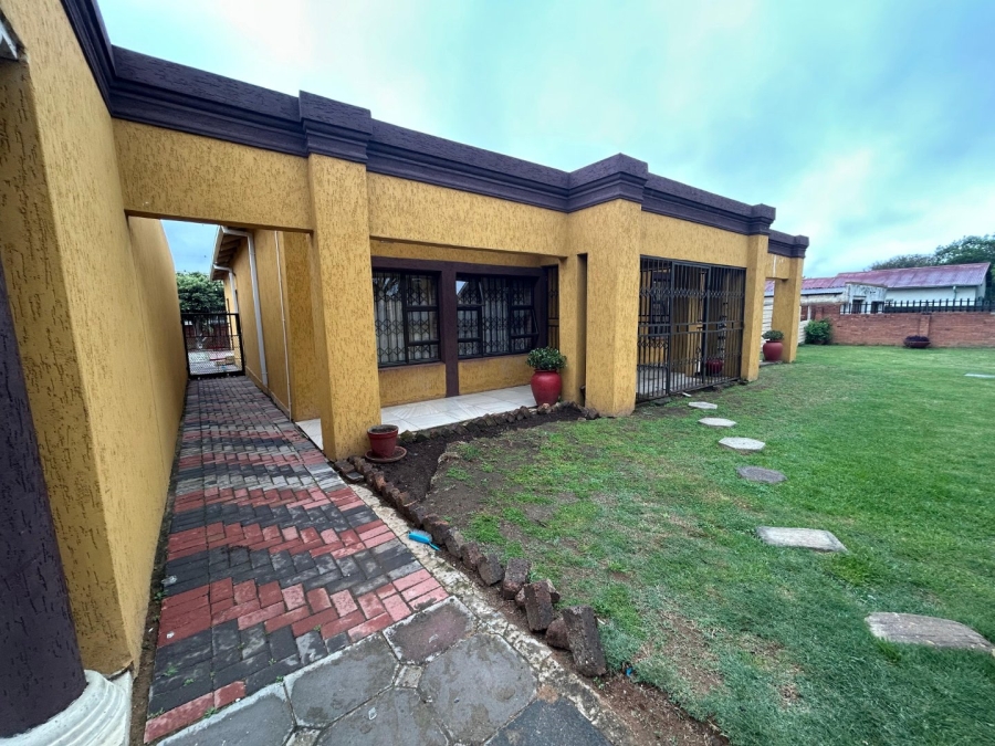 4 Bedroom Property for Sale in Dunnottar Gauteng