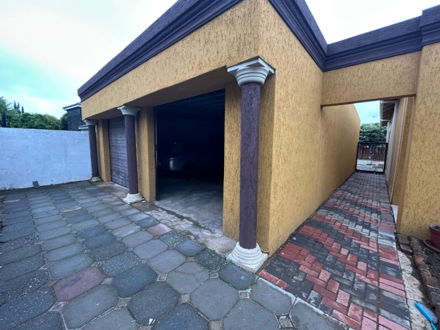 4 Bedroom Property for Sale in Dunnottar Gauteng