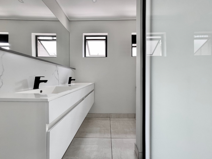 3 Bedroom Property for Sale in The Polofields Gauteng