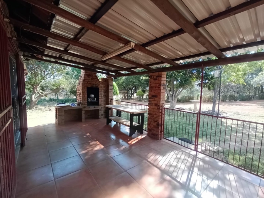 To Let Commercial Property for Rent in Haakdoornlaagte AH Gauteng