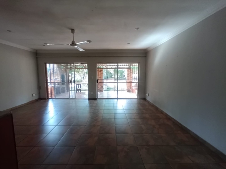To Let Commercial Property for Rent in Haakdoornlaagte AH Gauteng