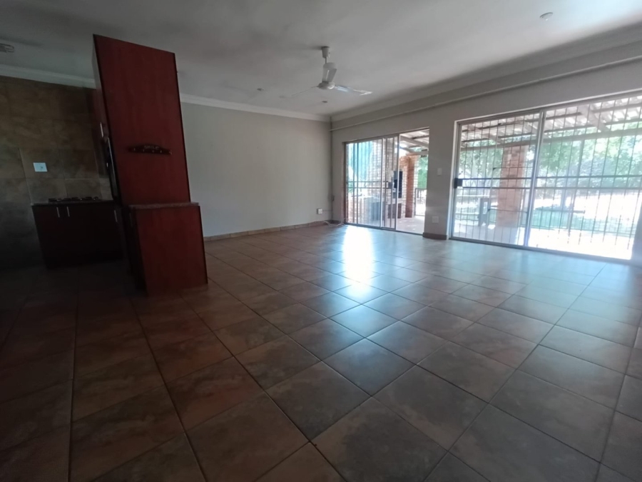 To Let Commercial Property for Rent in Haakdoornlaagte AH Gauteng