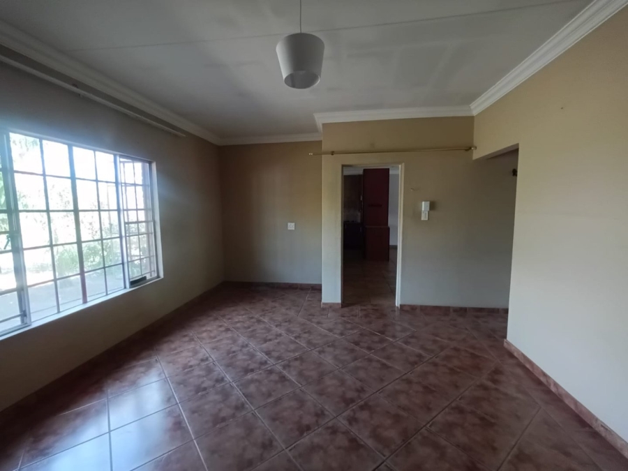 To Let Commercial Property for Rent in Haakdoornlaagte AH Gauteng