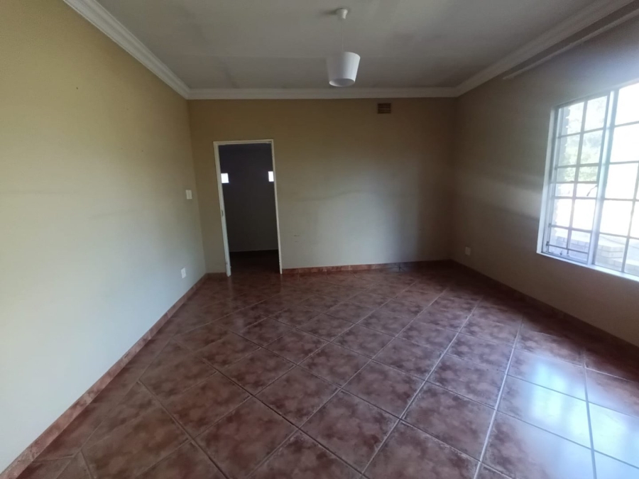 To Let Commercial Property for Rent in Haakdoornlaagte AH Gauteng